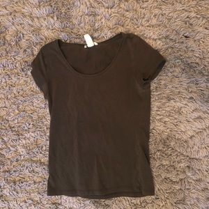 Army green short sleeved tee